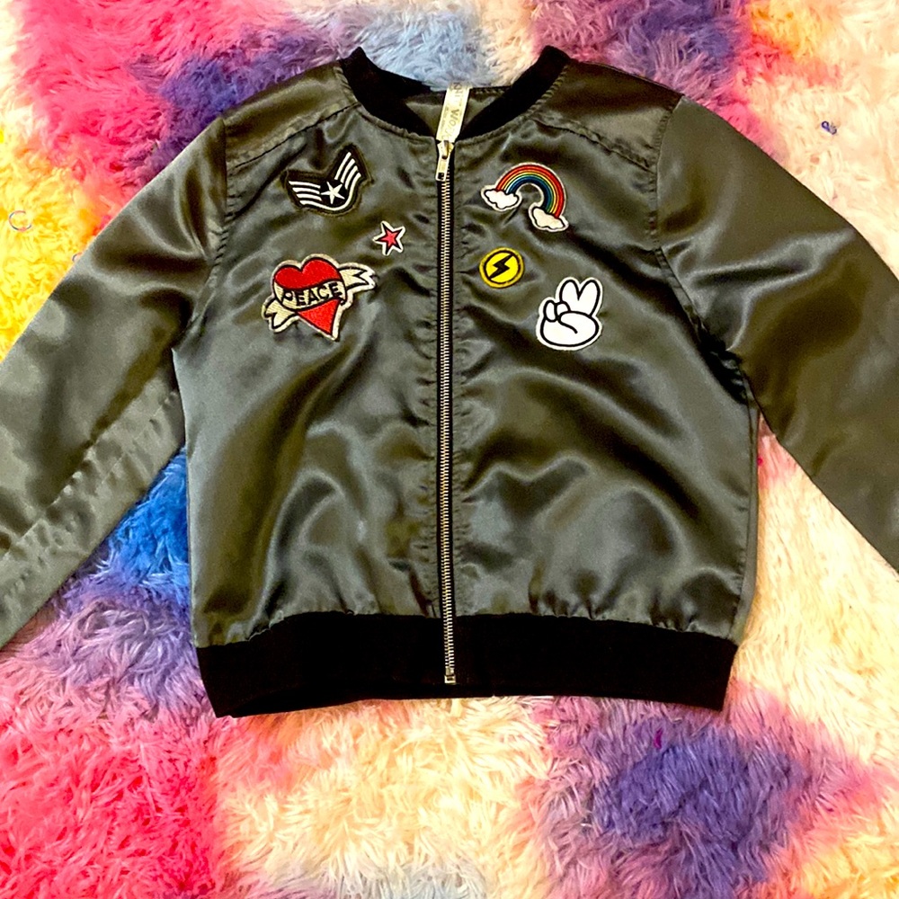 ✨Cute girls jacket size: girls large (RUNS SMALL)✨